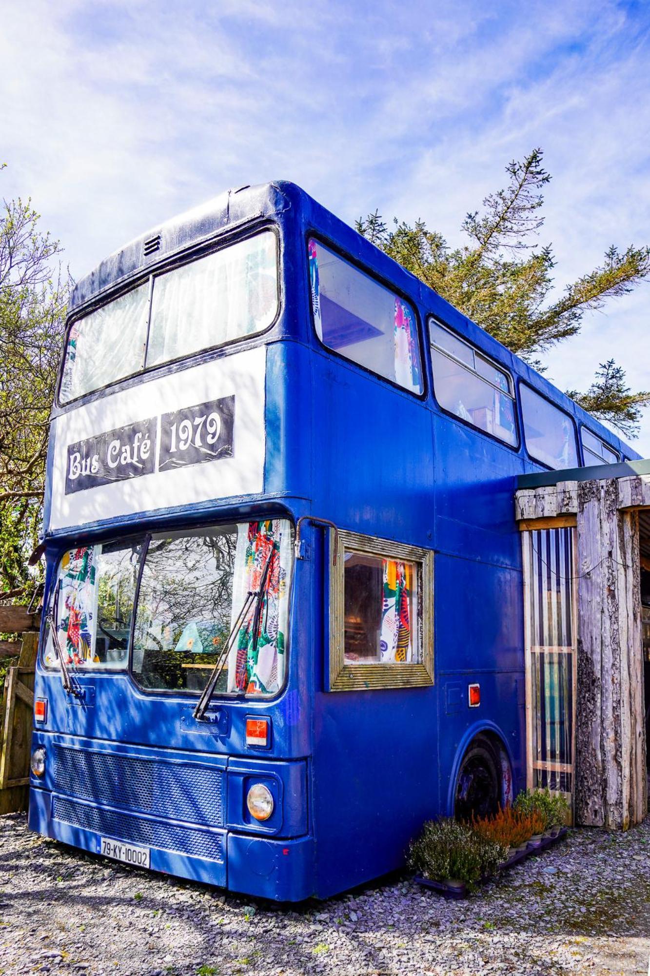 Double Decker Bus At Valentia Island Escape Hotel Chapeltown Exterior photo